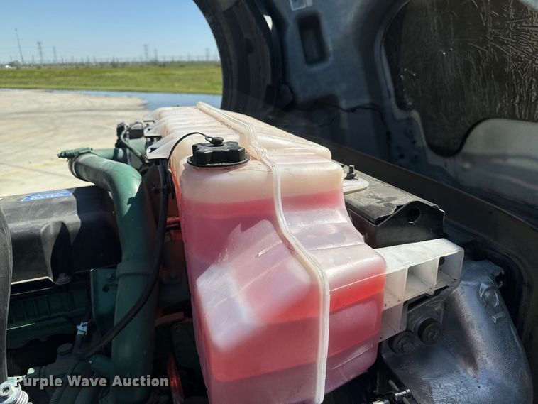 image for item EH3861 2021 Volvo VNL semi truck