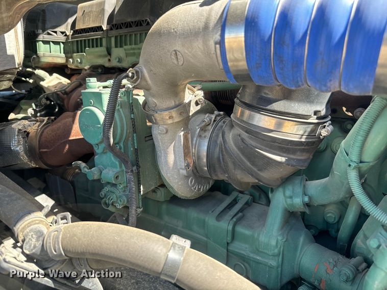 image for item EH3861 2021 Volvo VNL semi truck