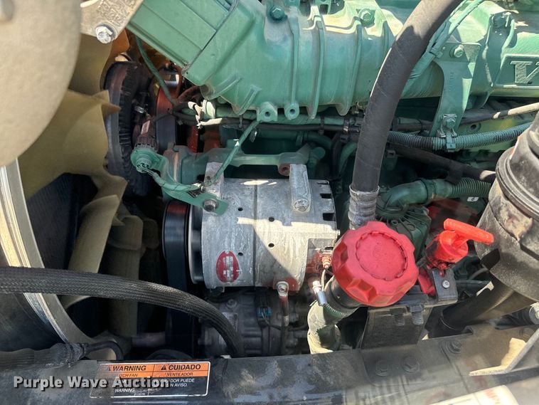 image for item EH3861 2021 Volvo VNL semi truck