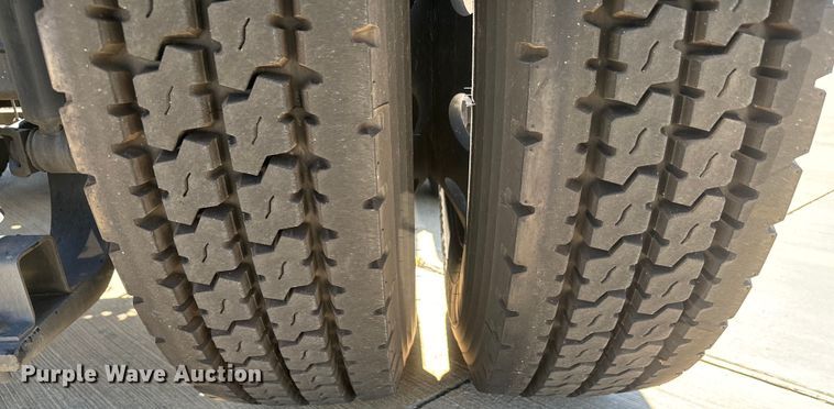 image for item EH3861 2021 Volvo VNL semi truck