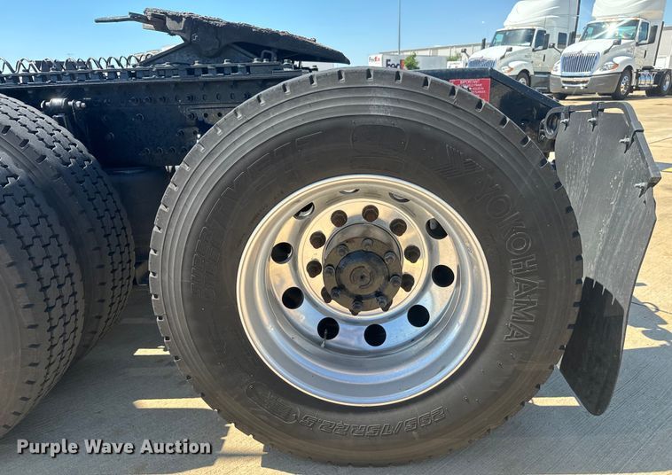 image for item EH3861 2021 Volvo VNL semi truck