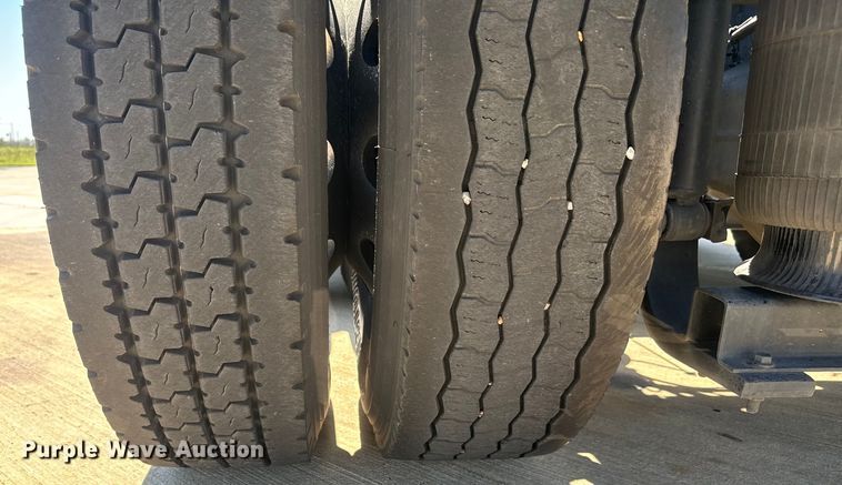 image for item EH3861 2021 Volvo VNL semi truck