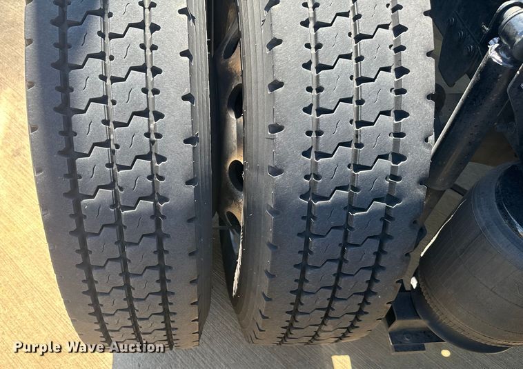 image for item EH3861 2021 Volvo VNL semi truck