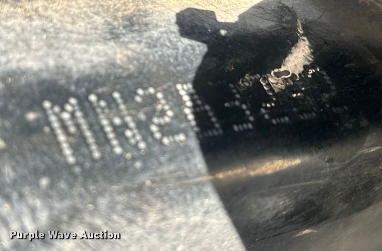 image for item EH3861 2021 Volvo VNL semi truck