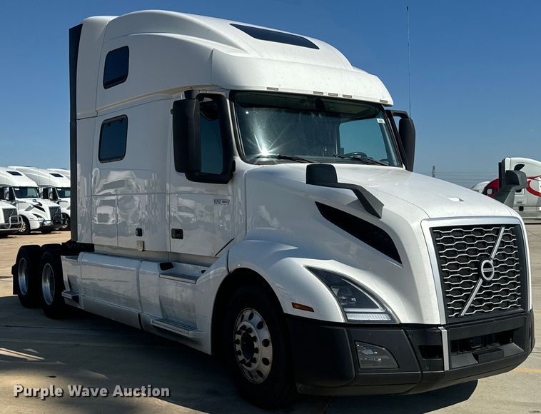 image for item EH3862 2021 Volvo VNL semi truck