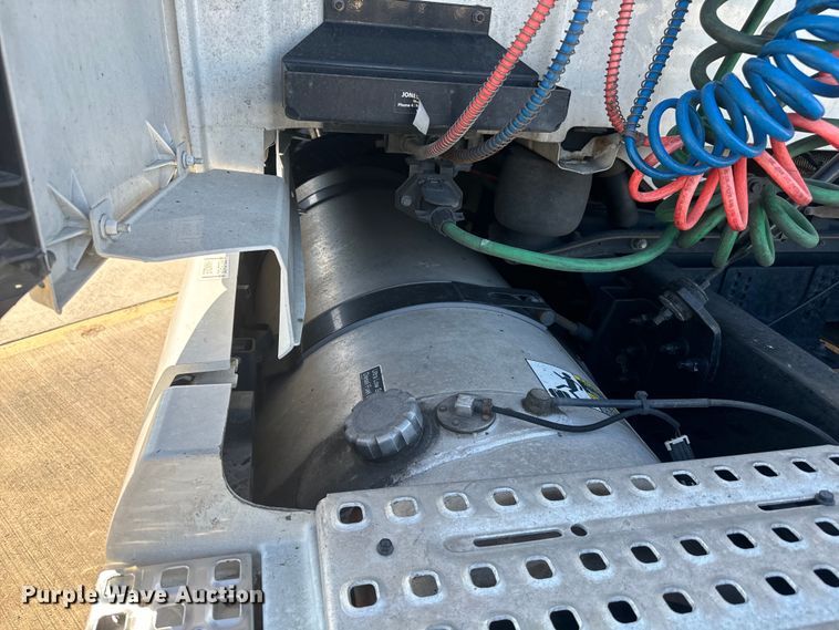 image for item EH3862 2021 Volvo VNL semi truck