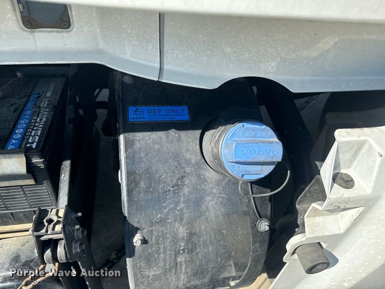 image for item EH3862 2021 Volvo VNL semi truck