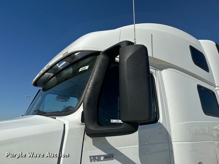image for item EH3862 2021 Volvo VNL semi truck