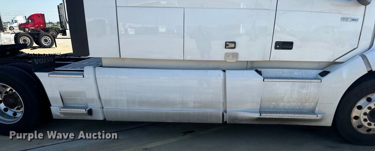 image for item EH3862 2021 Volvo VNL semi truck