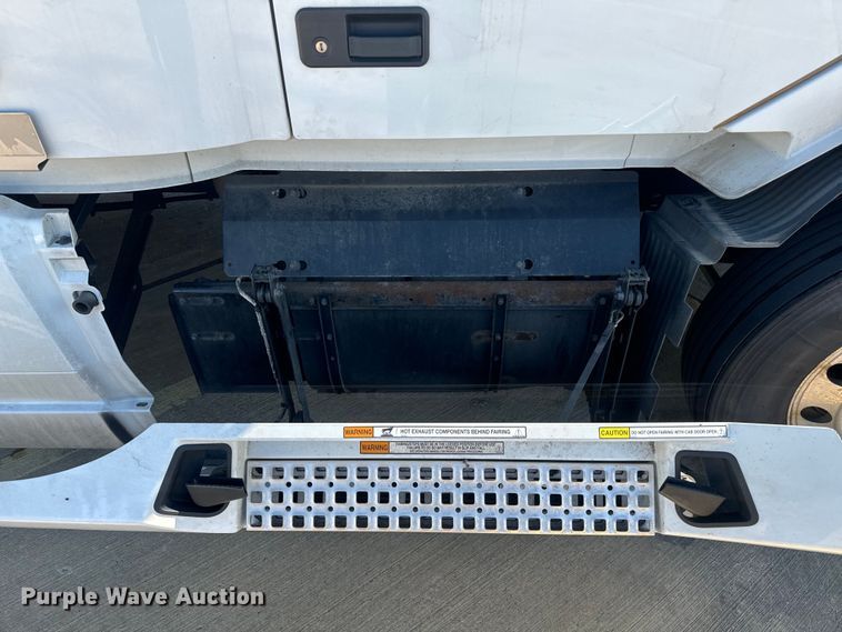 image for item EH3862 2021 Volvo VNL semi truck