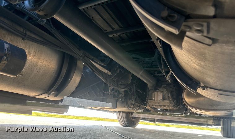 image for item EH3862 2021 Volvo VNL semi truck