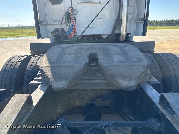 image for item EH3862 2021 Volvo VNL semi truck