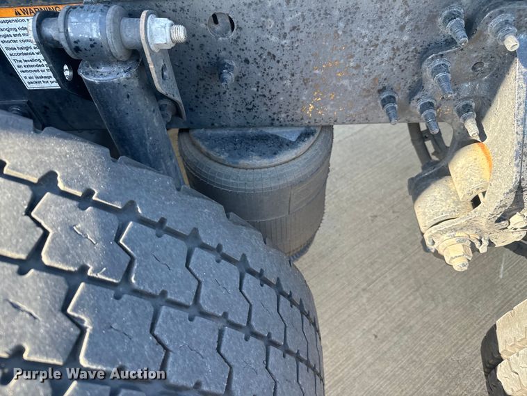 image for item EH3862 2021 Volvo VNL semi truck