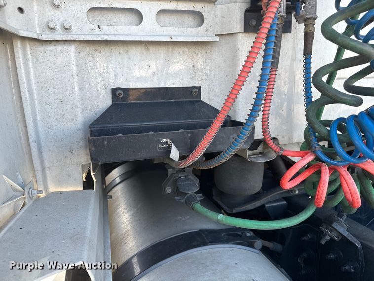 image for item EH3862 2021 Volvo VNL semi truck