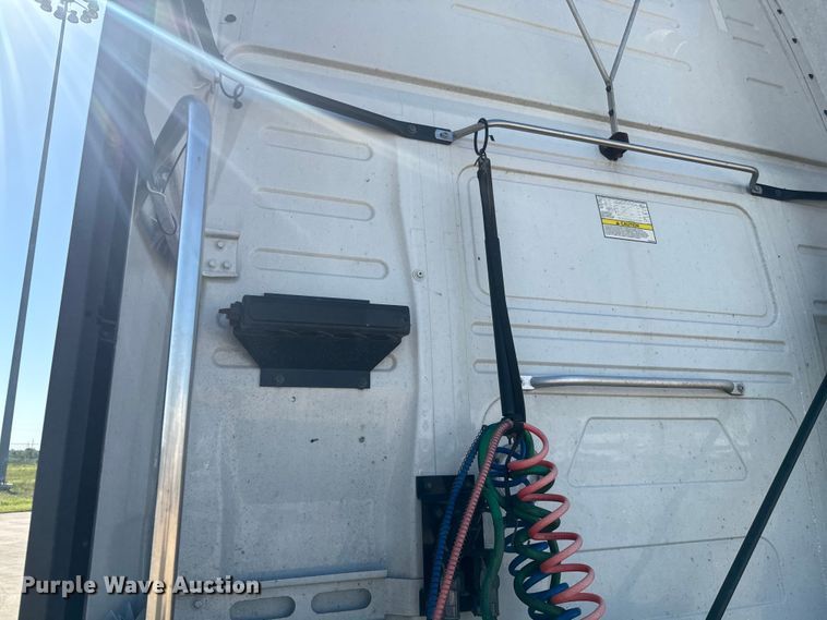 image for item EH3862 2021 Volvo VNL semi truck