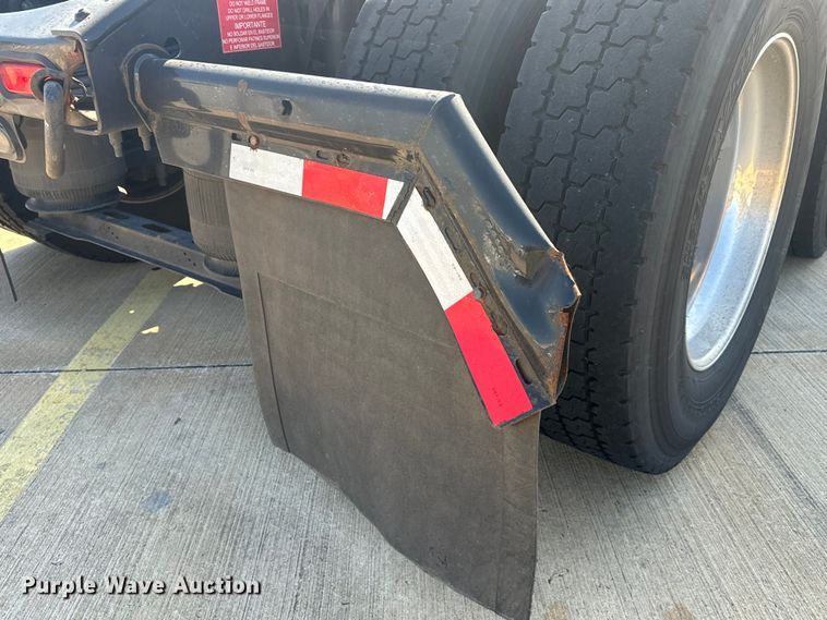 image for item EH3862 2021 Volvo VNL semi truck