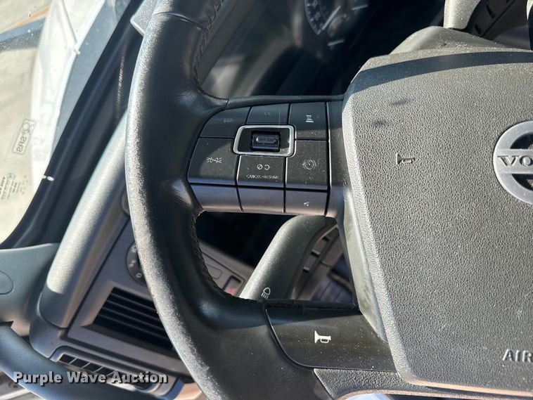 image for item EH3862 2021 Volvo VNL semi truck