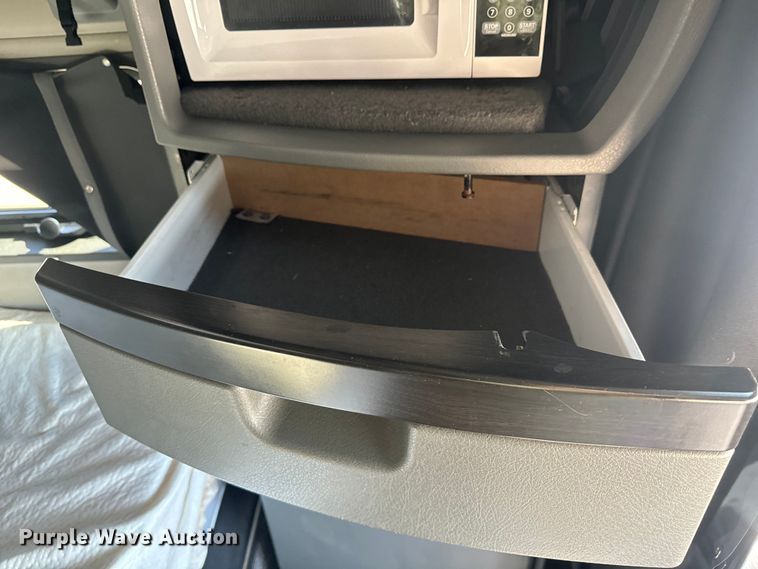 image for item EH3862 2021 Volvo VNL semi truck