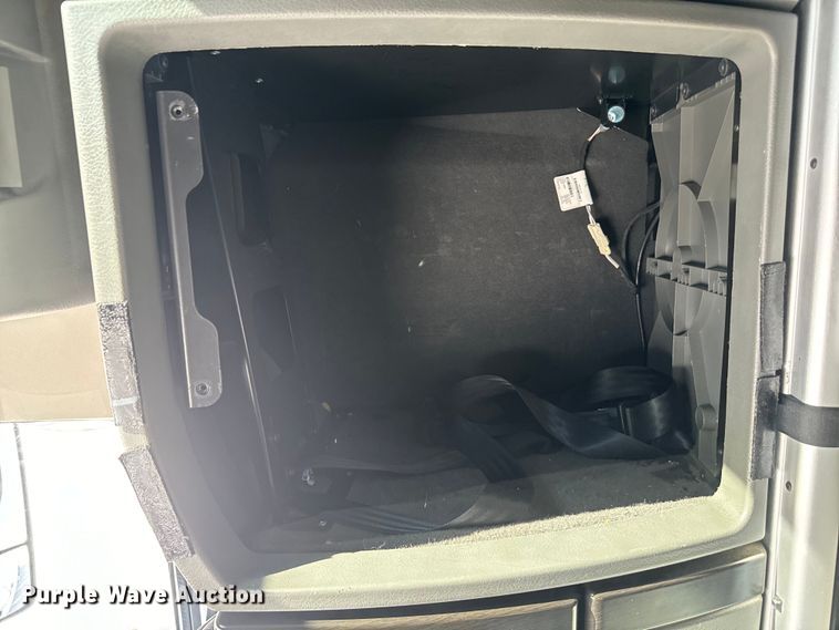 image for item EH3862 2021 Volvo VNL semi truck