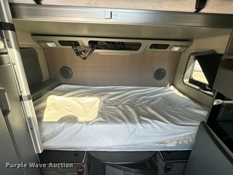 image for item EH3862 2021 Volvo VNL semi truck