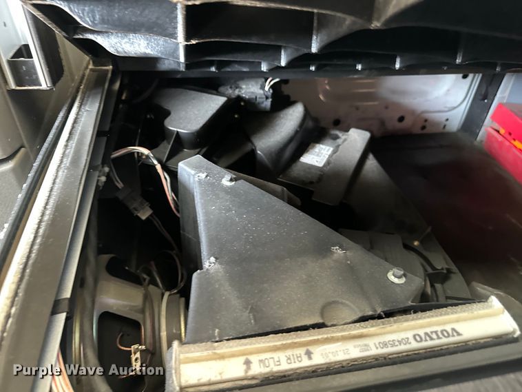 image for item EH3862 2021 Volvo VNL semi truck