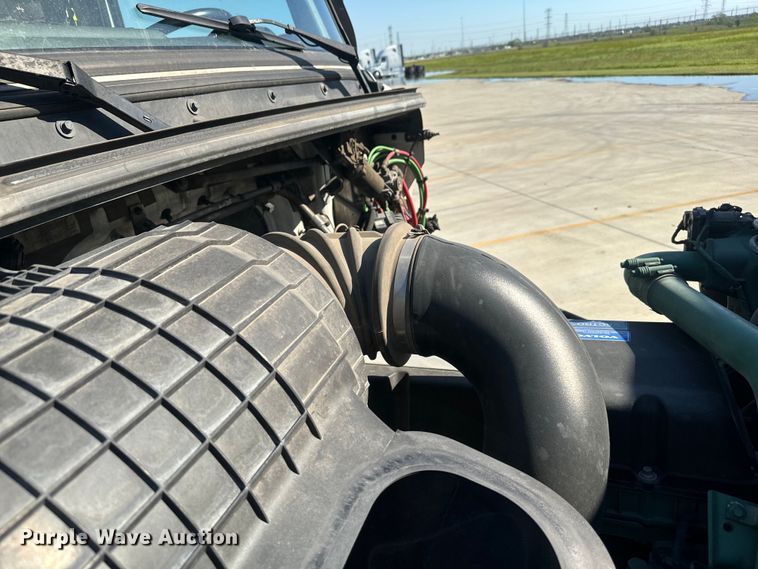 image for item EH3862 2021 Volvo VNL semi truck