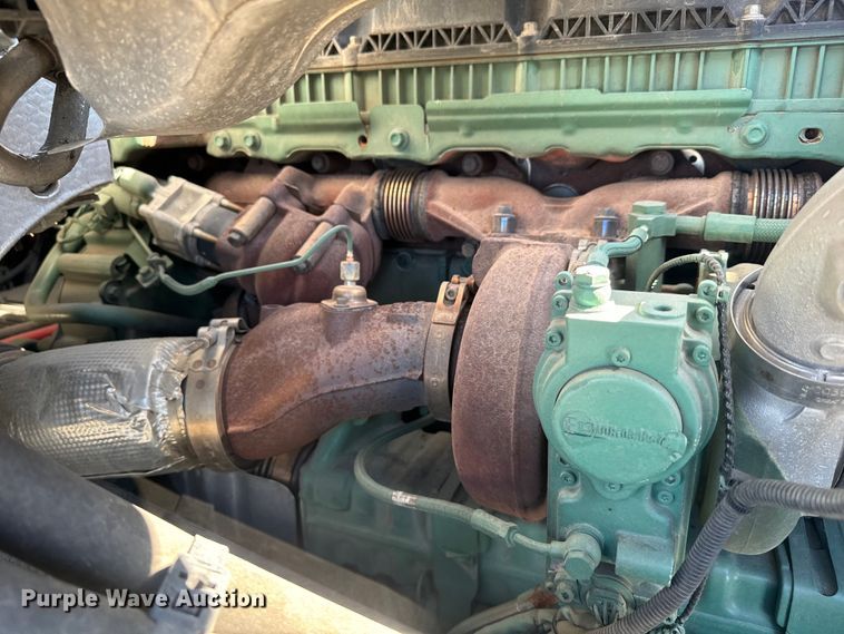 image for item EH3862 2021 Volvo VNL semi truck