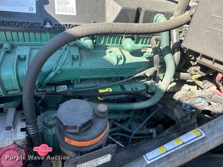 image for item EH3862 2021 Volvo VNL semi truck
