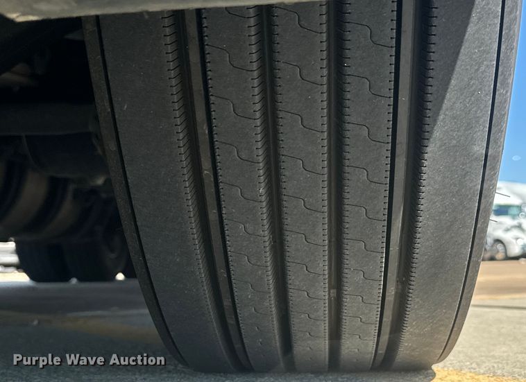 image for item EH3862 2021 Volvo VNL semi truck