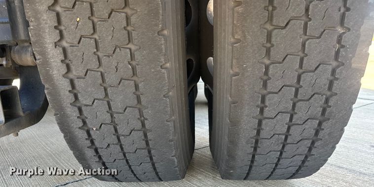 image for item EH3862 2021 Volvo VNL semi truck