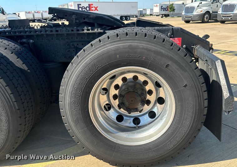 image for item EH3862 2021 Volvo VNL semi truck