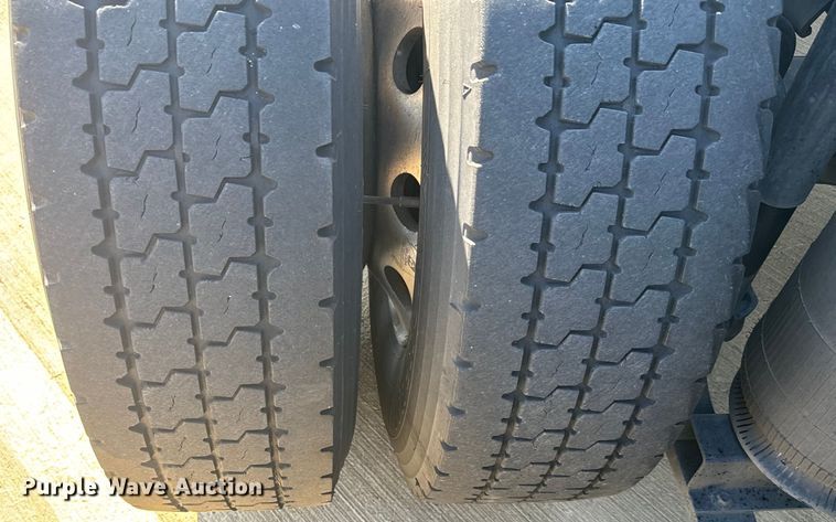 image for item EH3862 2021 Volvo VNL semi truck