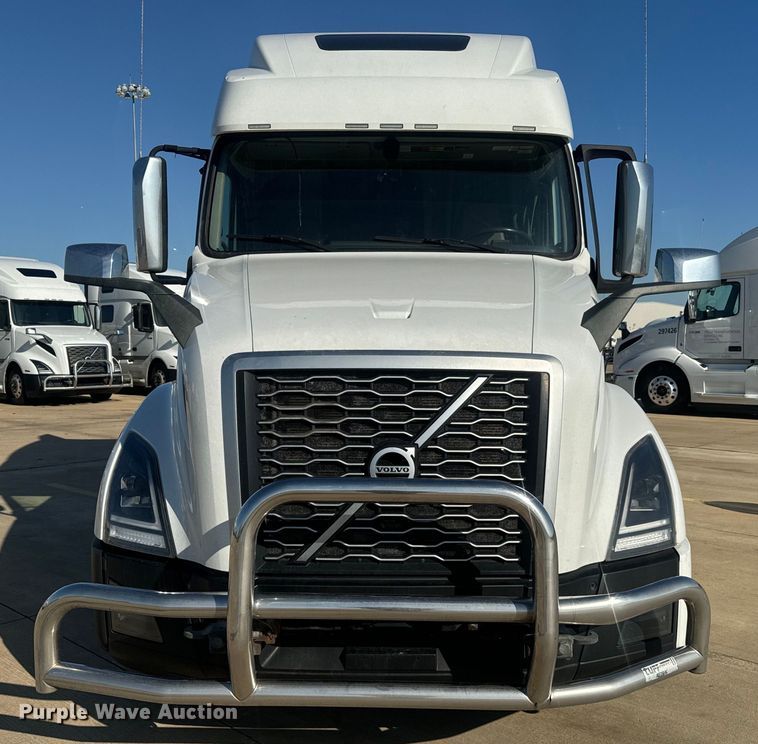 image for item EH3863 2021 Volvo VNL semi truck