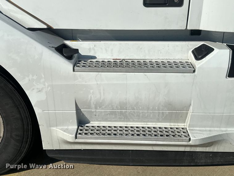 image for item EH3863 2021 Volvo VNL semi truck