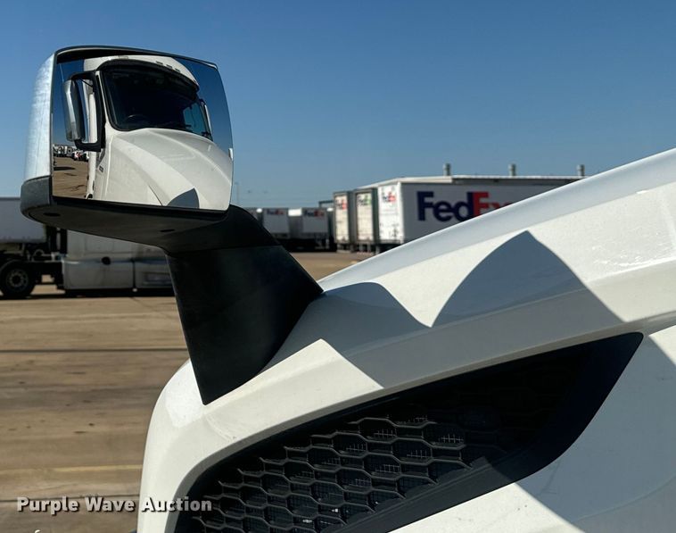 image for item EH3863 2021 Volvo VNL semi truck