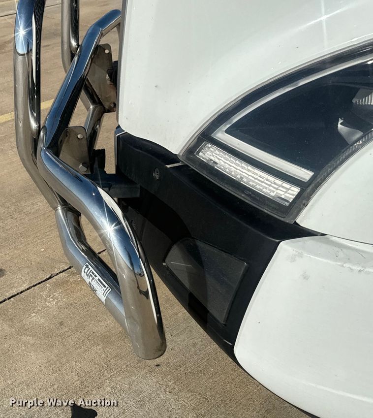 image for item EH3863 2021 Volvo VNL semi truck