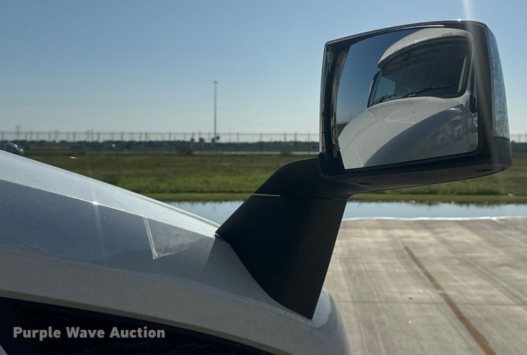 image for item EH3863 2021 Volvo VNL semi truck