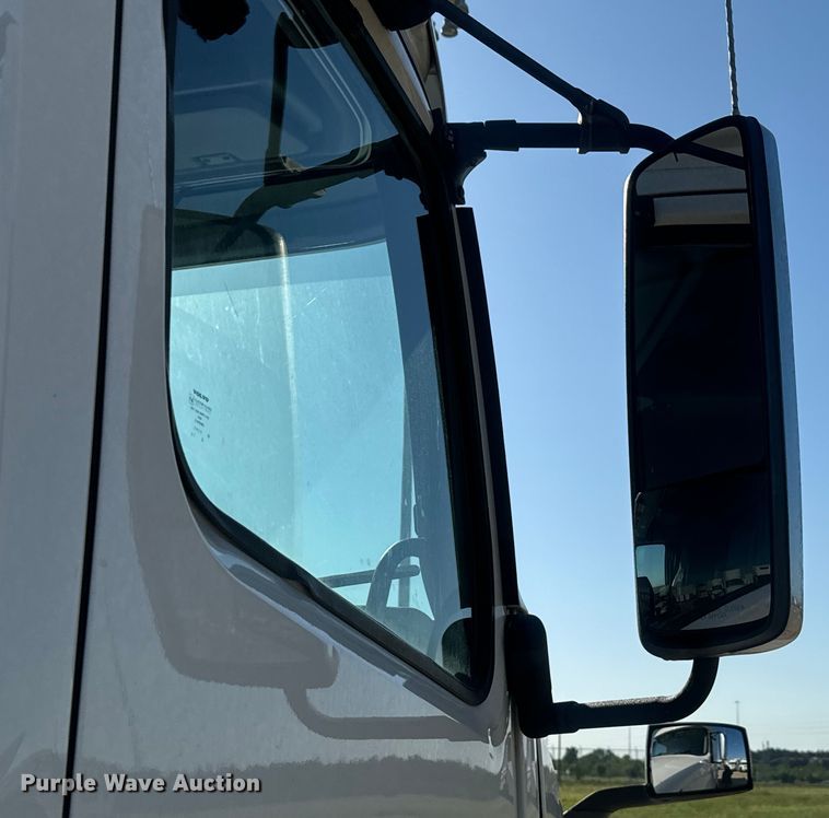 image for item EH3863 2021 Volvo VNL semi truck