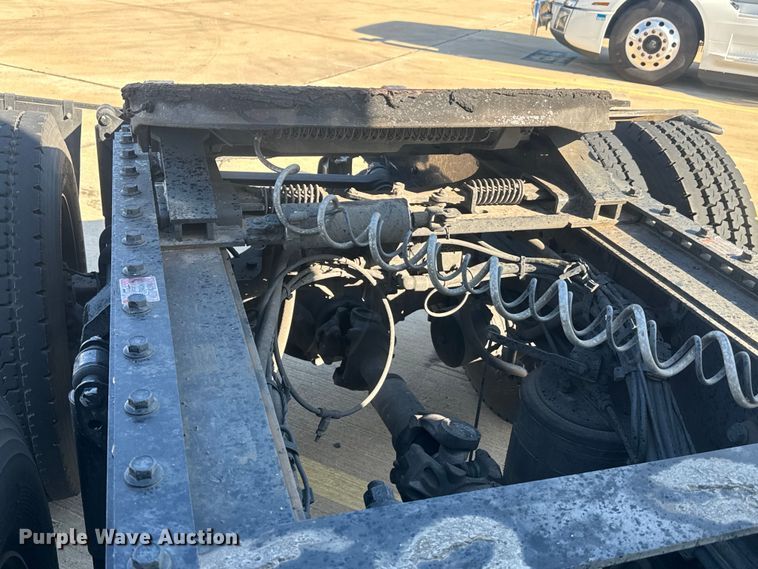 image for item EH3863 2021 Volvo VNL semi truck