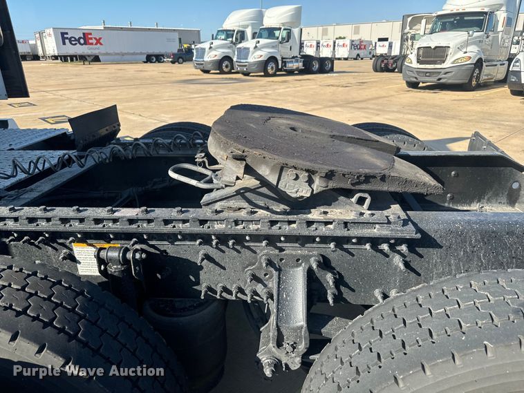 image for item EH3863 2021 Volvo VNL semi truck