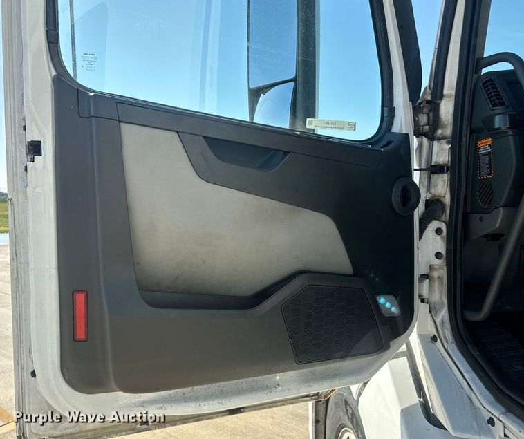 image for item EH3863 2021 Volvo VNL semi truck