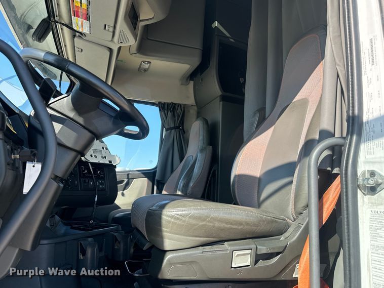 image for item EH3863 2021 Volvo VNL semi truck