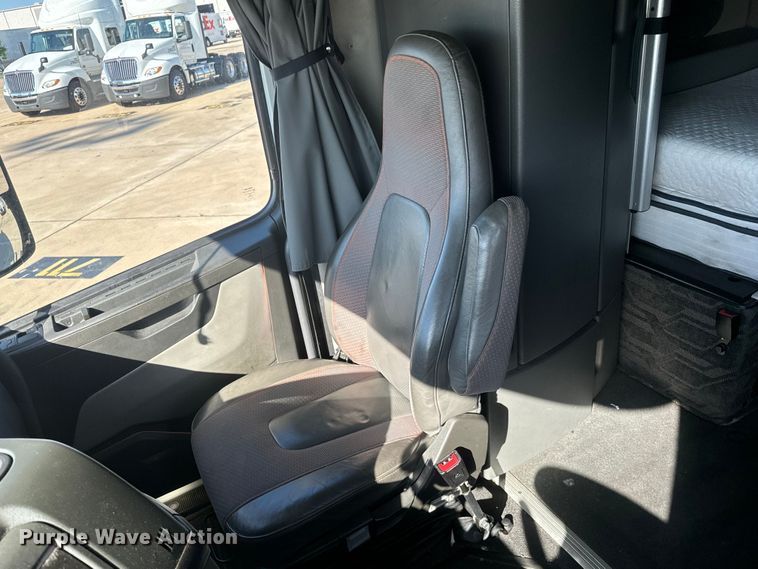 image for item EH3863 2021 Volvo VNL semi truck