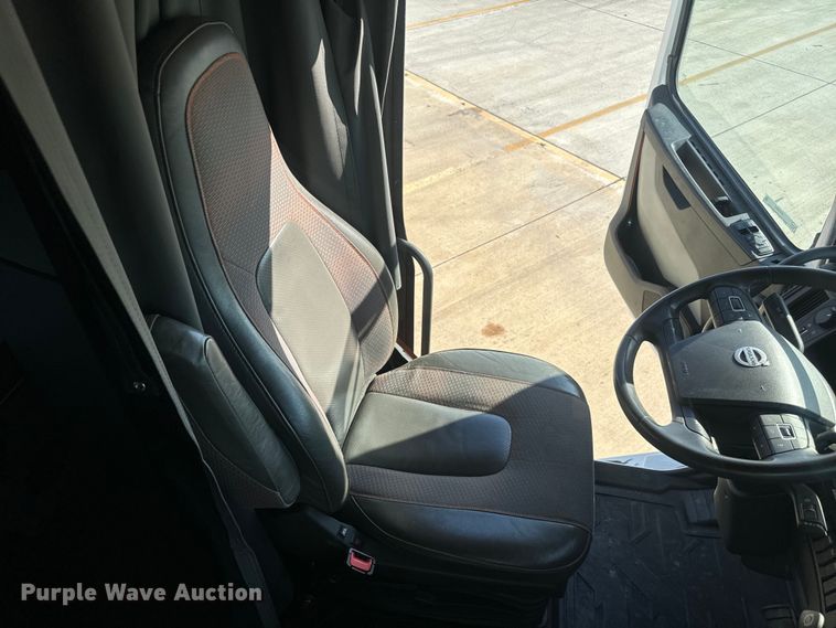 image for item EH3863 2021 Volvo VNL semi truck