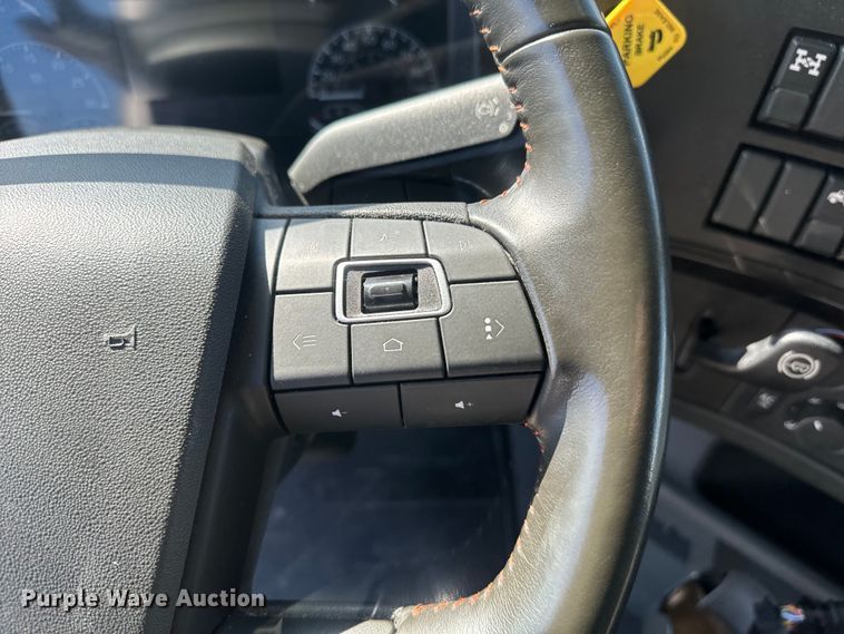 image for item EH3863 2021 Volvo VNL semi truck