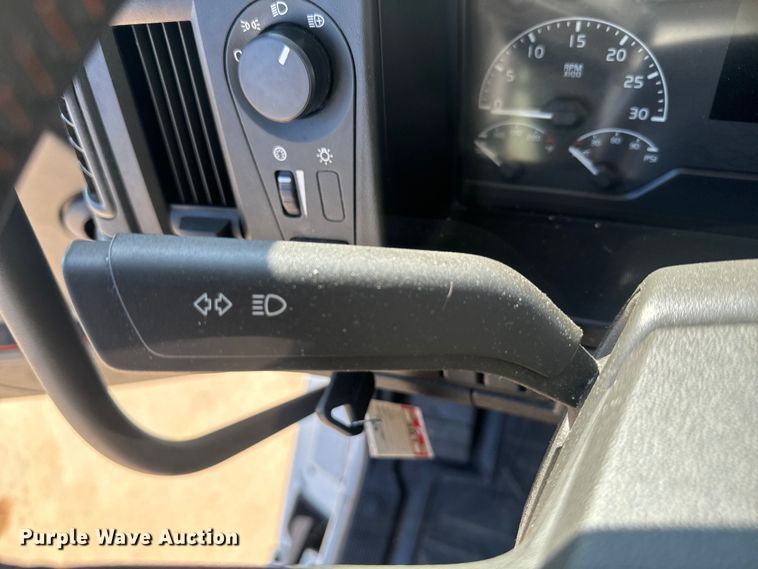 image for item EH3863 2021 Volvo VNL semi truck