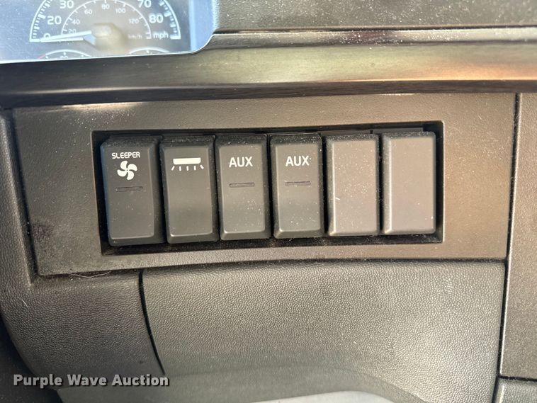 image for item EH3863 2021 Volvo VNL semi truck