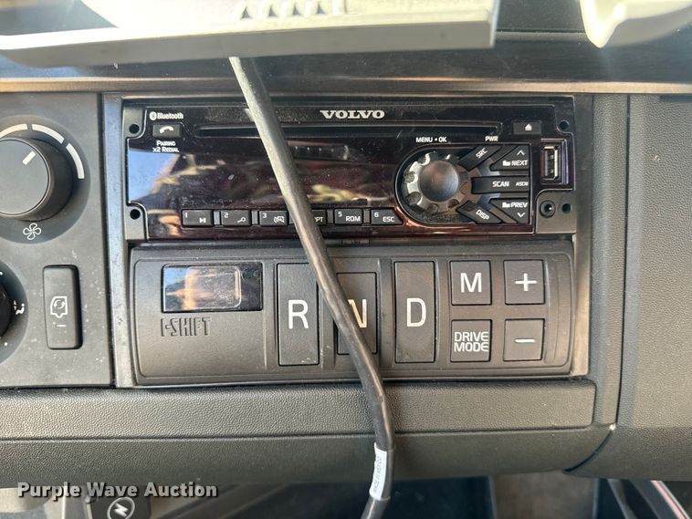 image for item EH3863 2021 Volvo VNL semi truck