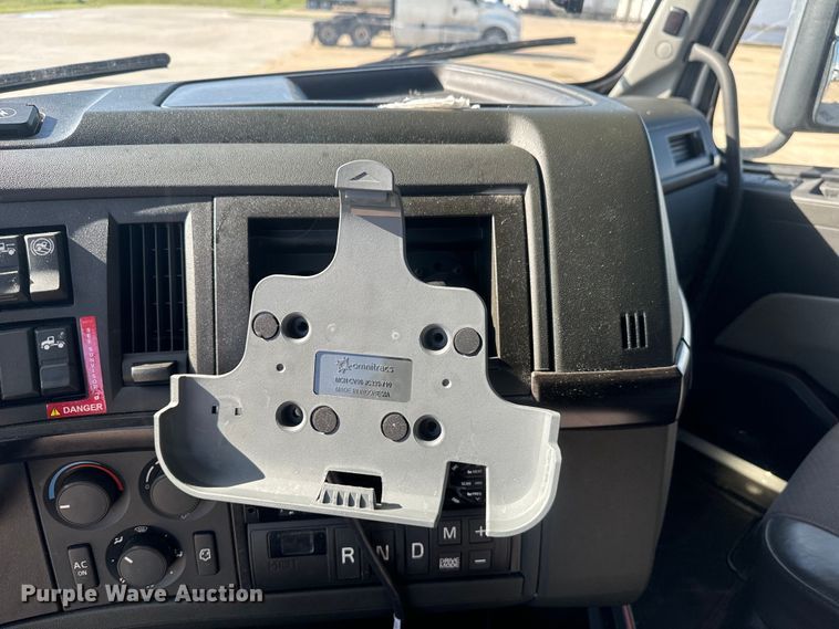 image for item EH3863 2021 Volvo VNL semi truck