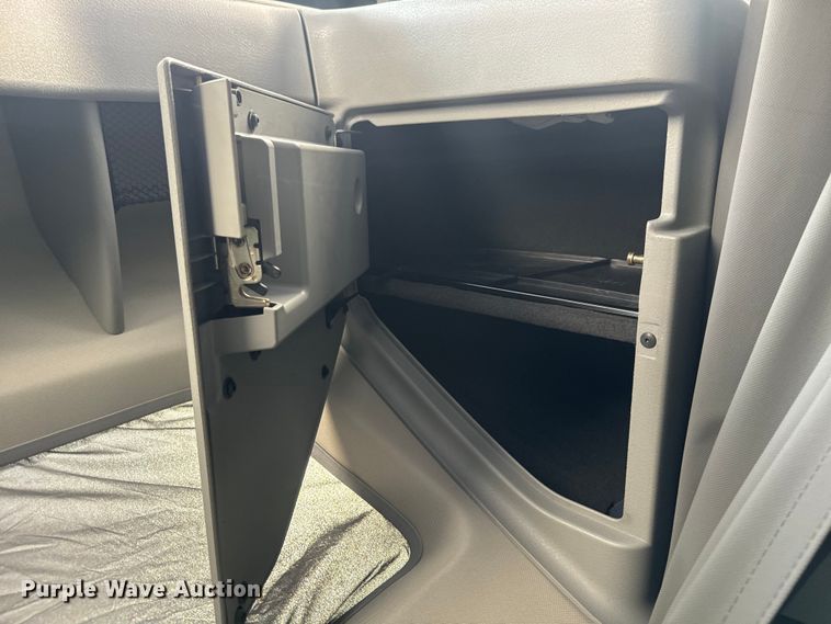 image for item EH3863 2021 Volvo VNL semi truck